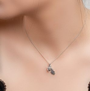 Kalung daun ek dan Acorn dengan perhiasan piring emas 18k kalung tahan air hadiah Acorn perhiasan kualitas tinggi - Product Image 4