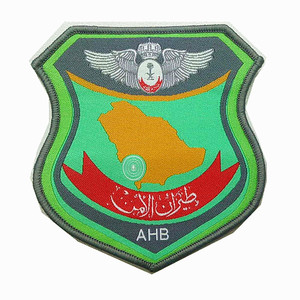 Etichette di lusso personalizzate in tessuto per borse abbigliamento con nome ricamato cucito-sulla bandiera della toppa della scuola Design per tessitura di cresta dei produttori - Product Image 4