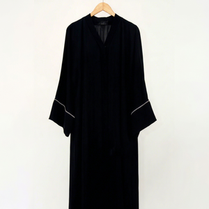 Nuevo Estilo Dubái, Hermosa Abaya Negra Modesta Hecha a Mano con Cuello en V, Manga Larga con Bordado, Vestido Islámico Modesto - Product Image 1