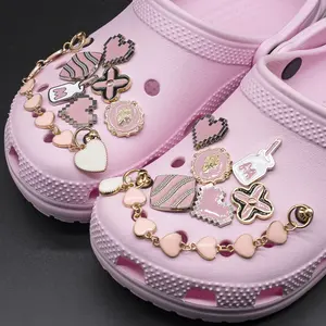 Croc Accessories Charms for Women Girls, Pearl Designer Aesthetic Croc  Charms with Croc Chain, DIY Shoe Decoration Charms for Croc Clog Sandals,  Fit