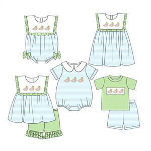 Nouvelle Collection Vente en Gros : Ensemble Été Filles Frères et Sœurs – Adorable Haut Sans Manches Imprimé Canard et Short Vert en Polyester - Product Image 1