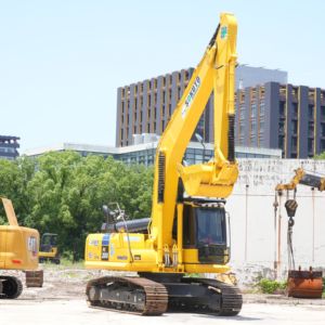 Excavatrice Komatsu PC200 d'origine Japon, 20 tonnes, sur chenilles, occasion, composants essentiels, moteur, vente de matériel de construction, modèle 2024, 1 exemplaire - Product Image 3