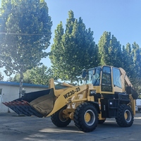 Chargeuse-pelleteuse 4x4 avec chargeur et pelle pour les opérations agricoles et la construction de routes en milieu rural
