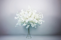 Witte kersenbloesem centerpiece, kunstmatige bloemstukken met metalen standaard voor bruiloften