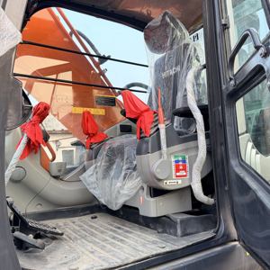 Excavatrice sur chenilles d'occasion Hitachi ZX240, 24 tonnes, 95% neuve, pelle originale, moteur certifié EPA CE, modèle 2022, en vente - Product Image 4