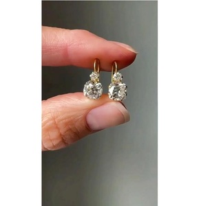 Boucles d'oreilles clous en diamant de laboratoire taille coussin 2 carats, certifiées IGI, pureté VS1, en or blanc 14K, plaqué or pour mariage - Product Image 1