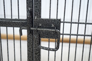 Cage d'élevage pour oiseaux de compagnie extra large 601 de Bangkok Factory, cage à oiseaux en fer de haute qualité, plateau en plastique, écologique, 77x46x90cm - Product Image 6