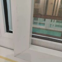 Fenêtres à double vitrage Fenêtres coulissantes insonorisées en PVC/UPVC avec moustiquaire et barre décorative