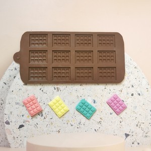 Molde de Silicona Universal OEM ODM de Múltiples Cavidades para Caramelos de Chocolate Caseros y de Fábrica, Molde de Chocolate de Silicona para Verter a Mano - Product Image 4