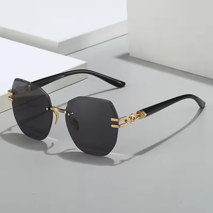 Gafas de Sol Unisex de Lujo Extra Grandes, Cuadradas, sin Marco, con Degradado Multicolor, Protección UV400, Color Gris, para Exteriores - Product Image 5