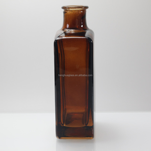 Botella de Vidrio Ámbar Marrón de 200 ml, 200 cc, Tipo Frasco de Bolsillo, Plana y Rectangular, para Licor, Whisky y Bebidas Espirituosas, con Tapón de Corcho - Product Image 4