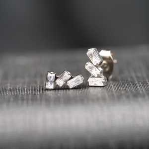 패션 쥬얼리 Astm F136 티타늄 3 사다리꼴 <span class=keywords><strong>CZ</strong></span> G23 티타늄 스터드 귀걸이 - Product Image 3
