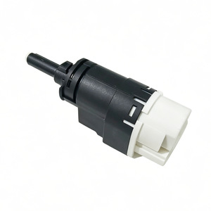 สวิตช์ไฟถอยหลัง 253206170R 7700842697 สำหรับการซ่อมแซมทดแทนรถยนต์ - Product Image 1