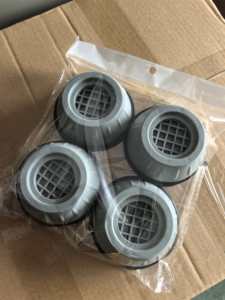 4 pièces Patins de nivellement universels anti-vibration, antidérapants et silencieux en plastique et caoutchouc pour machines à laver et meubles, pour appareils électroménagers - Product Image 1