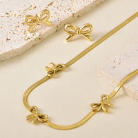 Chaîne de clavicule à double couche en acier inoxydable plaqué or Boucle d'oreille plate polyvalente en os de serpent Ensemble de colliers pour mariages Zircon