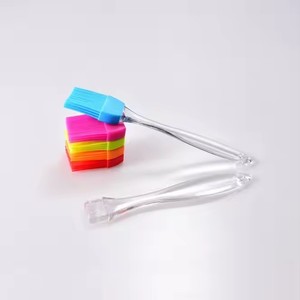 Herramientas <span class=keywords><strong>de</strong></span> plástico para hornear, cepillo <span class=keywords><strong>de</strong></span> silicona <span class=keywords><strong>de</strong></span> grado alimenticio con mango semitransparente, cortadores <span class=keywords><strong>de</strong></span> repostería, accesorios <span class=keywords><strong>de</strong></span> cocina - Product Image 4