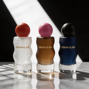Flacon de <span class=keywords><strong>parfum</strong></span> vide personnalisé à faible MOQ, 30 ml, flacon de <span class=keywords><strong>parfum</strong></span> en verre serti 50 ml, flacon de <span class=keywords><strong>parfum</strong></span> vide givré rouge irrégulier avec couvercle - Product Image 2