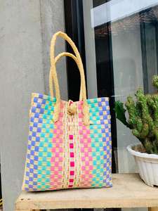 Meilleur sac premium tissé à la main pour femmes Sac à la mode en plastique recyclé de qualité supérieure Vêtements premium à la mode - Product Image 2