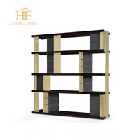 Étagère extensible en acier inoxydable de conception italienne moderne personnalisée pour salon et rangement mural d'hôtel