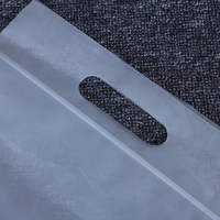 Sac en plastique UniOne pour vêtements (pantalons, t-shirts) avec poignée, écologique, durable, imperméable, personnalisable avec impression de logo, vente en gros