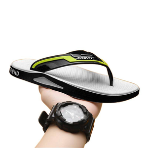 Tongs sportives contrastées pour hommes, sandales en EVA antidérapantes et confortables pour l'été - Product Image 1