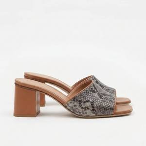 Sandales mules en cuir à talon épais Yichang, imprimé croco/serpent/léopard exotique, style défilé minimaliste et polyvalent - Product Image 6
