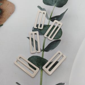 Venta al por mayor de anillas de sujetador de metal recubiertas de nailon con 9 ganchos, accesorios de lencería de aleación ecológica, conectores de tiras con patrones para ropa interior - Product Image 3