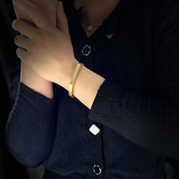 Échantillon gratuit Bracelet ouvert moderne et minimaliste en acier inoxydable Bracelet unisexe tendance Logo personnalisé plaqué argent à graver