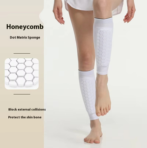 Espinilleras <span class=keywords><strong>de</strong></span> Fútbol Transpirables Personalizadas HKD, Protector <span class=keywords><strong>de</strong></span> Pantorrilla Profesional Antideslizante <span class=keywords><strong>de</strong></span> Poliéster y Algodón, Protección Ajustable - Product Image 4