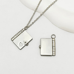 Colgantes y dijes de moda de acero inoxidable 316L chapados en oro PVD de 14K y 18K personalizados, dije de sobre y libro para la fabricación de joyas - Product Image 5