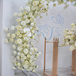 Arco de Metal Decorado con Rosas Blancas Artificiales e Hortensias para Fondo de Boda, Decoración de Boda - Product Image 3