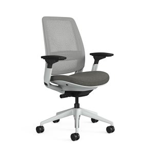 Chaise de bureau ergonomique pivotante de luxe en mousse moulée haute densité, avec dossier en maille marron, accoudoirs réglables 320 mm - Product Image 6