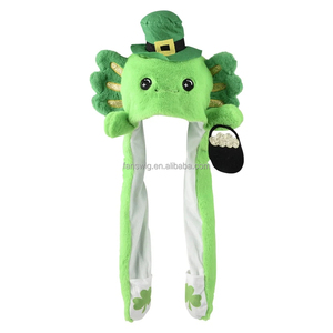 Gorro de peluche de axolote con orejas saltarinas y diseño de trébol para el Día de San Patricio - Product Image 4