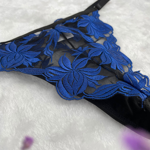 Conjunto de Lencería Sexy con Bordado Floral Azul Bonito y Malla Negra Impresionante, con Decoración de Encaje Ligero - Product Image 4