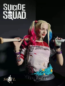 Busto de Harley Quinn del <span class=keywords><strong>Escuadrón</strong></span> <span class=keywords><strong>Suicida</strong></span>, Réplica Exacta de la Película, Estatua de Resina de Fibra de Vidrio de Tamaño Real, Pintada a Mano para Coleccionistas de Villanos - Product Image 1