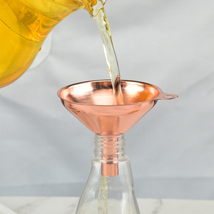 Mini ensemble <span class=keywords><strong>d</strong></span>'entonnoirs en acier inoxydable 3 pièces ustensiles de petite taille en or rose pour entonnoir de bouteille <span class=keywords><strong>d</strong></span>'<span class=keywords><strong>huile</strong></span> <span class=keywords><strong>d</strong></span>'<span class=keywords><strong>olive</strong></span> pour une coulée pratique - Product Image 6