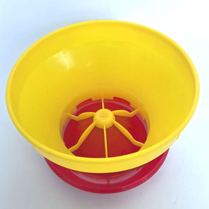 Mangeoire automatique en plastique pour volailles 5KG, seau à eau pour poulets - Product Image 1