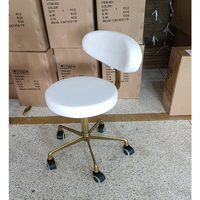Tabouret multifonctionnel blanc du fabricant Base dorée Réglage de la hauteur Chaise de technicien de salon de beauté Tabouret de beauté