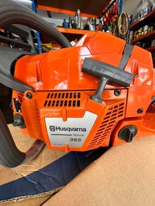 Motosierra de Gasolina Profesional Husqvarna 365 de 20 Pulgadas, Alta Potencia, para Tala Forestal y Corte de Madera - Product Image 5