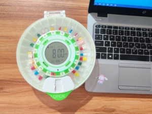 กล่องเก็บยาอัตโนมัติ OEM ABS 28 ช่อง พร้อมระบบเตือนภัย  พร้อมกุญแจล็อค  หน้าจอ LCD รุ่น <span class=keywords><strong>P10C</strong></span> ผลิตในจีน - Product Image 4