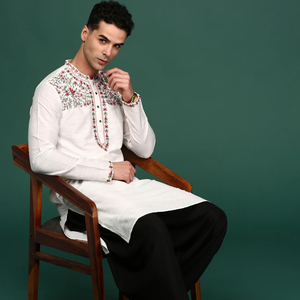 Ensembles Kurta Pyjama pour Hommes Ramas Kurtis, Blancs, Brodés, Style Vintage, Séchage Rapide, Tenue de Mariage Ethnique Indienne, Vente en Gros - Product Image 1