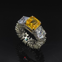 Bague personnalisée pour homme en argent sterling 925 avec moissanite jaune VVS taille Asscher, sertie à la main, effet éblouissant