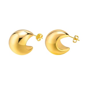 Boucles d'oreilles créoles épaisses en forme de C, plaquées or 18 carats, en acier inoxydable, motif lune, pour femmes, vente en gros, bijoux de mode personnalisés, très demandés - Product Image 4