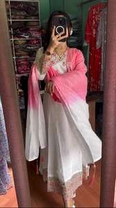 Robe de mariée de créateur haut de gamme avec ensemble pantalon brodé, approvisionnement direct d'usine disponible à un prix de gros abordable - Product Image 2