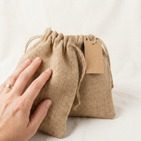 Pochette de rangement en jute et lin recyclable avec cordon de serrage pour cadeaux de mariage, emballage cadeau, bijoux, rangement de chaussures - Personnalisable par sérigraphie