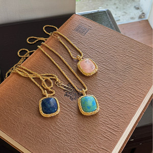 <span class=keywords><strong>Collana</strong></span> alla Moda e Versatile <span class=keywords><strong>con</strong></span> Placcatura in Oro 18K, Ciondolo Quadrato <span class=keywords><strong>con</strong></span> Pietra <span class=keywords><strong>Rosa</strong></span> e Blu, Gioielli da Donna all'Ingrosso - Product Image 3