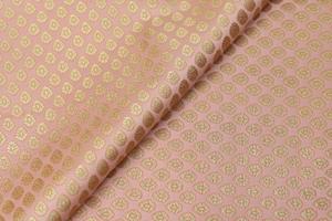 Tela de Brocado Poliéster Brillante Ecológica de Alta Calidad con Diseño Floral Abstracto para Vestidos Festivos y Atuendos Elegantes para Niñas - Product Image 3