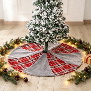 Jupe de sapin de Noël classique à carreaux, en tissu gris rustique, avec empiècements, pour la base du sapin, ornement de sol pour la maison, vente en gros. - Product Image 1