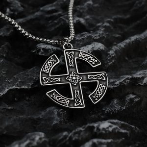 Collar con Colgante de Cruz para Hombre en Acero Inoxidable, Diseño Vikingo Eslovaco, Patrón Geométrico Asimétrico para Uso Diario - Product Image 4