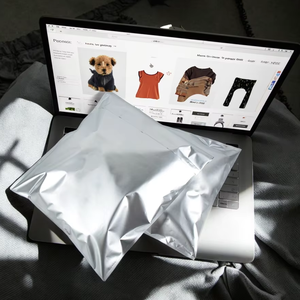 Personalizado 22 micras Plata Mate papel aluminizado autoadhesivo bolsa sello plástico Express Poly Mailer envío bolsas de <span class=keywords><strong>correo</strong></span> - Product Image 2